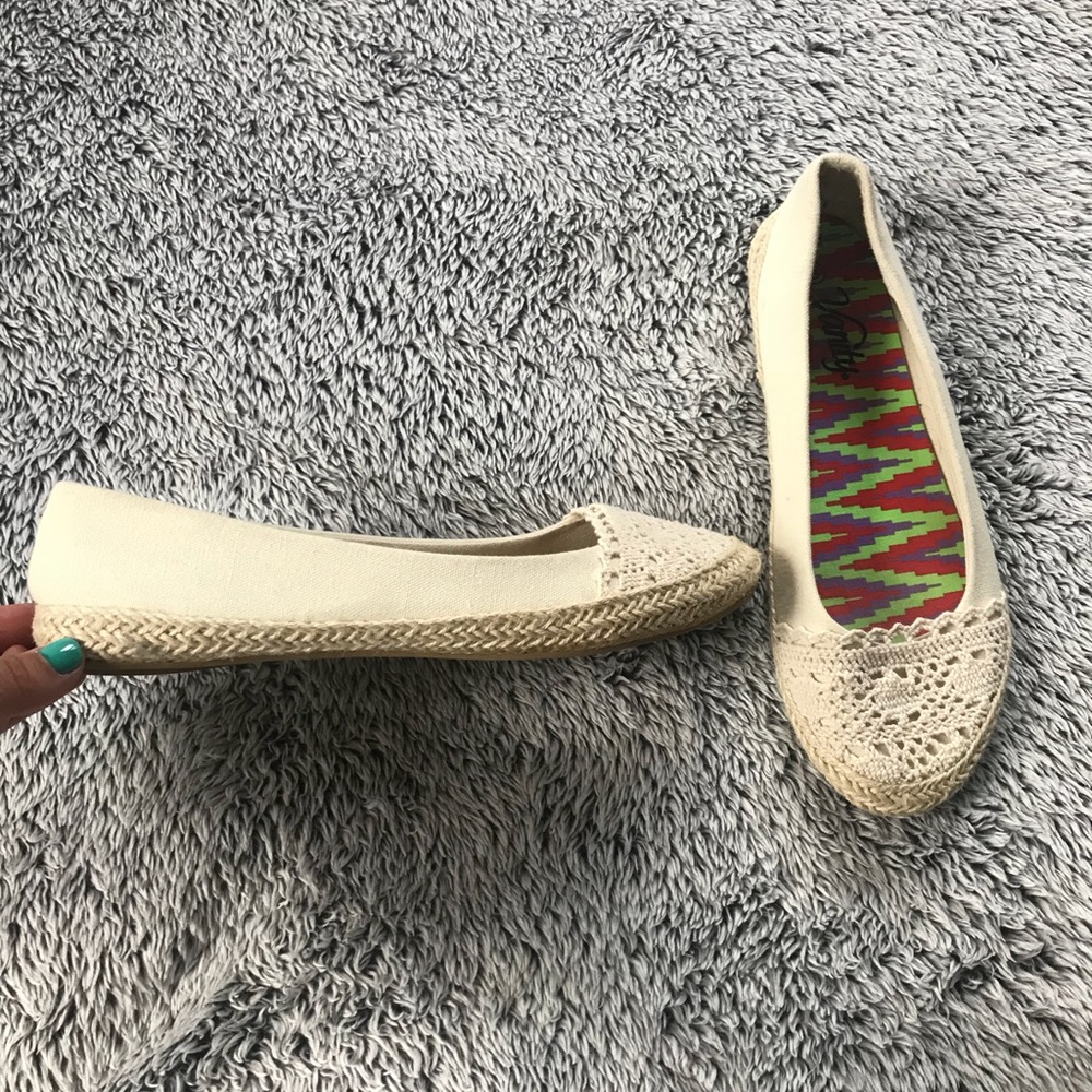 Nude Flats Size: 7/8